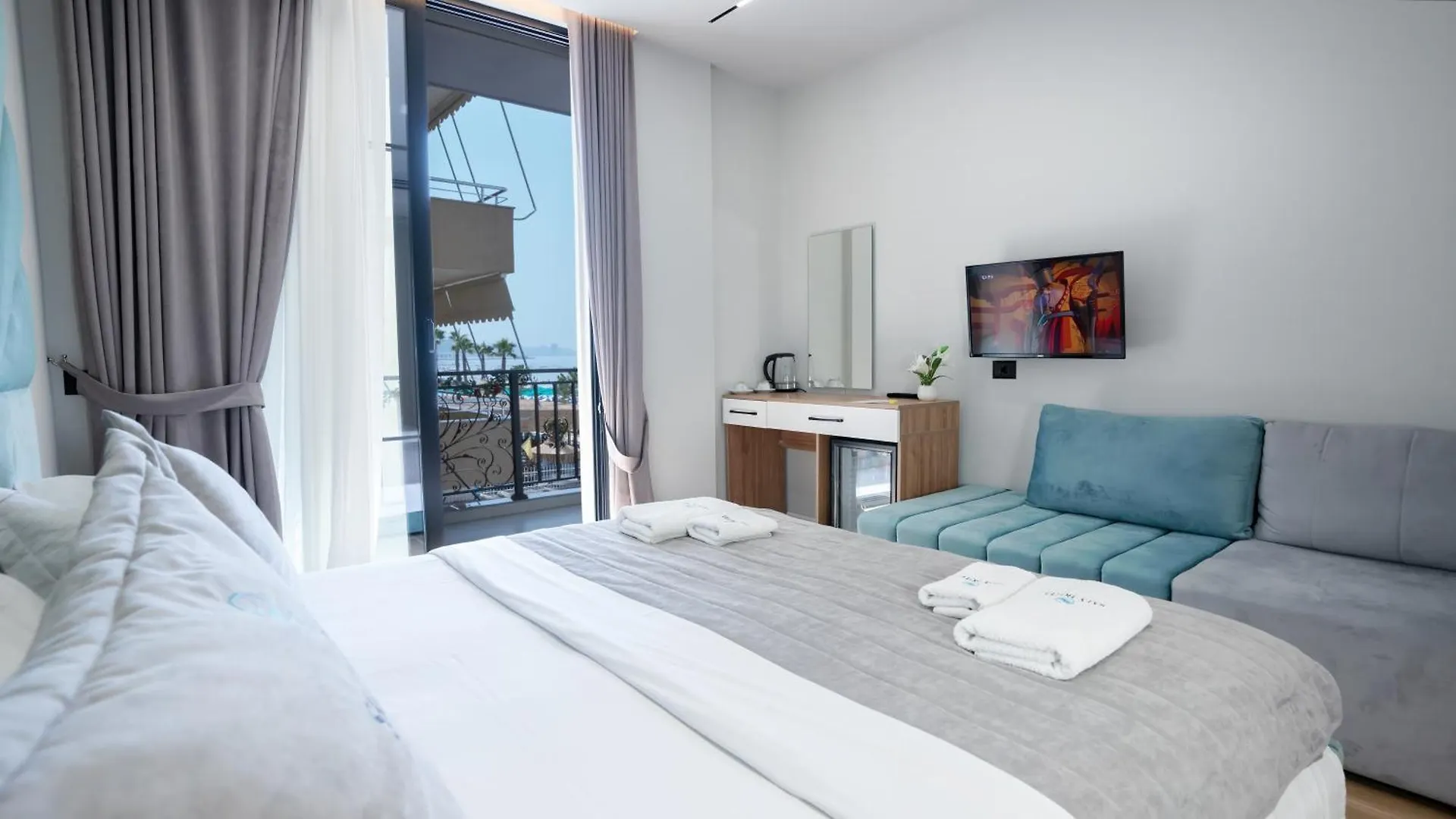 Hotel Saly Durres 0*,