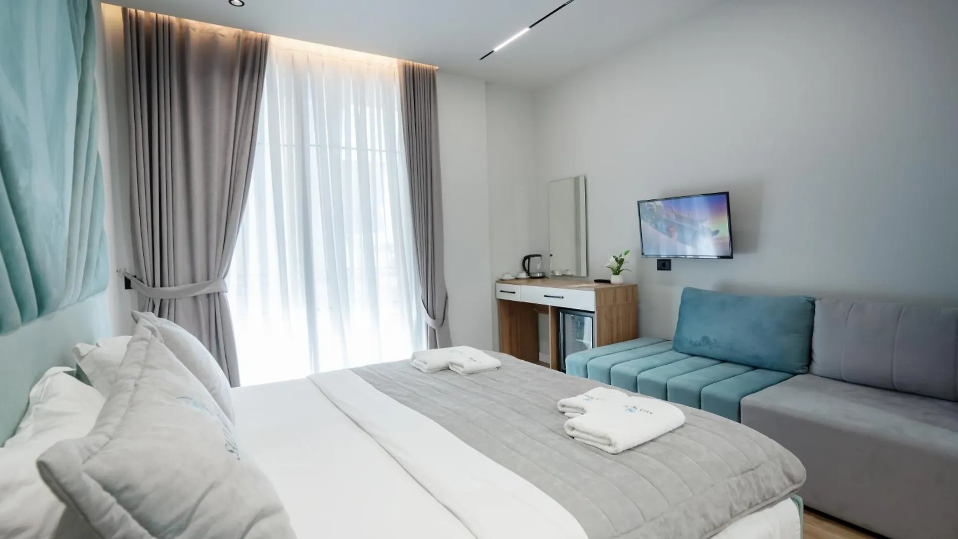 Hotel Saly Durres 0*,